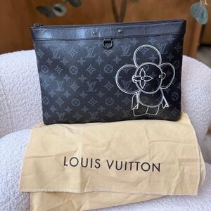Louis Vuitton Eclipse Monogram Vivienne Pochette comes with Dusty & Entrupy COA